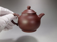 Load image into Gallery viewer, Lao Zini Panhu Yixing Teapot, 老紫泥潘壶 150ml
