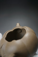 Load image into Gallery viewer, Fully Handmade Lao Duanni Pumpkin Yixing Teapot by Fan Aijuan 全手工老段泥南瓜壶 (范爱娟制) 210ml
