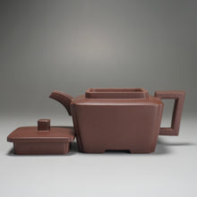 Load image into Gallery viewer, Lao Zini ChuanXiang Square Yixing Teapot 老紫泥鸣远传香 140ml
