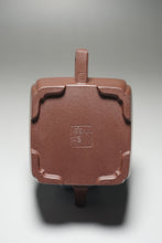 Load image into Gallery viewer, Lao Zini ChuanXiang Square Yixing Teapot 老紫泥鸣远传香 140ml
