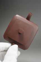 Load image into Gallery viewer, Lao Zini ChuanXiang Square Yixing Teapot 老紫泥鸣远传香 140ml
