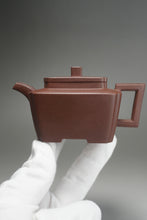 Load image into Gallery viewer, Lao Zini ChuanXiang Square Yixing Teapot 老紫泥鸣远传香 140ml
