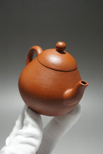 Load image into Gallery viewer, Zhuni Dahongpao New Pear Yixing Teapot 朱泥大红袍梨形 140ml
