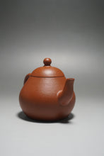 Load image into Gallery viewer, Zhuni Dahongpao New Pear Yixing Teapot 朱泥大红袍梨形 140ml
