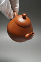 Load image into Gallery viewer, Zhuni Dahongpao New Pear Yixing Teapot 朱泥大红袍梨形 140ml

