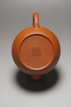 Load image into Gallery viewer, Zhuni New Pear Yixing Teapot 朱泥新梨形 140ml
