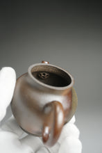 Load image into Gallery viewer, Wood Fired Zhihu Dicaoqing Yixing Teapot 底槽清柴烧执壶 140ml
