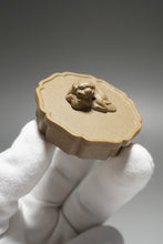 Load image into Gallery viewer, Fully Handmade Jiangpo-Qingni Jingwen Xiushi Yixing Teapot by Feng Tao 全手工冯涛青降坡泥筋纹器绣狮 140ml
