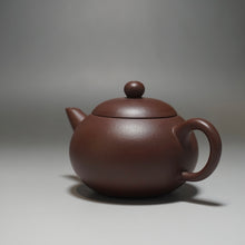 Load image into Gallery viewer, Lao Zini Yinchun Shuiping Yixing Teapot 老紫泥寅春水平 140ml
