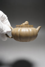 Load image into Gallery viewer, Fully Handmade Jiangpo-Qingni Jingwen Lion Head Yixing Teapot by Feng Tao 全手工冯涛降坡青泥筋纹狮球 140ml
