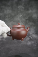 Load image into Gallery viewer, Lao Zini Dabing Ruyi Yixing Teapot 老紫泥大彬如意 140ml
