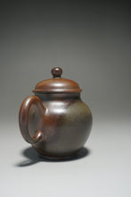 Load image into Gallery viewer, Wood Fired Zhihu Dicaoqing Yixing Teapot 底槽清柴烧执壶 140ml
