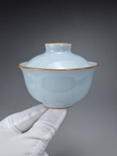 Load image into Gallery viewer, Azure Ruyao Fuyuan Gaiwan 汝窑天青福圆盖碗
