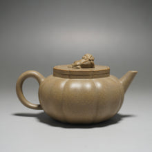 Load image into Gallery viewer, Fully Handmade Jiangpo-Qingni Jingwen Xiushi Yixing Teapot by Feng Tao 全手工冯涛青降坡泥筋纹器绣狮 140ml

