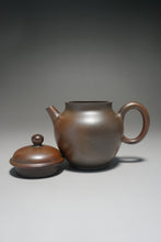 Load image into Gallery viewer, Wood Fired Zhihu Dicaoqing Yixing Teapot 底槽清柴烧执壶 140ml

