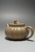 Load image into Gallery viewer, Fully Handmade Jiangpo-Qingni Jingwen Xiushi Yixing Teapot by Feng Tao 全手工冯涛青降坡泥筋纹器绣狮 140ml
