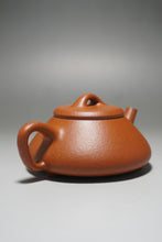 Load image into Gallery viewer, Fully Handmade Jiangponi Shipiao Yixing Teapot by Hu Manshan 全手工胡漫山降坡泥任瓢 140ml
