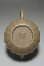 Load image into Gallery viewer, Fully Handmade Jiangpo-Qingni Jingwen Xiushi Yixing Teapot by Feng Tao 全手工冯涛青降坡泥筋纹器绣狮 140ml

