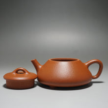 Load image into Gallery viewer, Fully Handmade Jiangponi Shipiao Yixing Teapot by Hu Manshan 全手工胡漫山降坡泥任瓢 140ml
