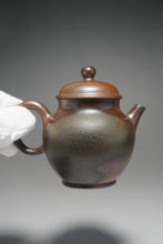 Load image into Gallery viewer, Wood Fired Zhihu Dicaoqing Yixing Teapot 底槽清柴烧执壶 140ml
