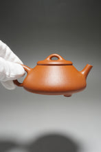 Load image into Gallery viewer, Fully Handmade Jiangponi Shipiao Yixing Teapot by Hu Manshan 全手工胡漫山降坡泥任瓢 140ml
