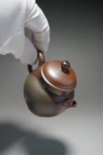 Load image into Gallery viewer, Wood Fired Zhihu Dicaoqing Yixing Teapot 底槽清柴烧执壶 140ml
