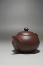 Load image into Gallery viewer, Lao Zini Yinchun Shuiping Yixing Teapot 老紫泥寅春水平 140ml
