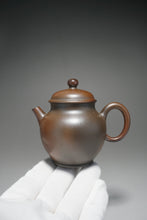 Load image into Gallery viewer, Wood Fired Zhihu Dicaoqing Yixing Teapot 底槽清柴烧执壶 140ml
