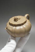 Load image into Gallery viewer, Fully Handmade Jiangpo-Qingni Jingwen Xiushi Yixing Teapot by Feng Tao 全手工冯涛青降坡泥筋纹器绣狮 140ml
