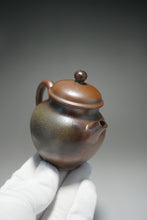 Load image into Gallery viewer, Wood Fired Zhihu Dicaoqing Yixing Teapot 底槽清柴烧执壶 140ml
