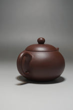 Load image into Gallery viewer, Lao Zini Yinchun Shuiping Yixing Teapot 老紫泥寅春水平 140ml
