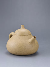 Load image into Gallery viewer, Benshan Lüni Melon Yixing Teapot 本山绿泥匏瓜 145ml
