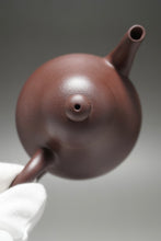 Load image into Gallery viewer, Lao Zini Siting Yixing Teapot 老紫泥思亭 145ml
