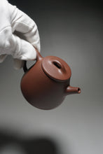 Load image into Gallery viewer, Lao Zini Tall Shipiao Yixing Teapot 老紫泥高石瓢 145ml
