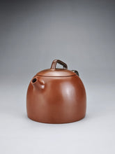 Load image into Gallery viewer, 145ml Nixing &#39;Little Kettle&#39; Teapot with Yaobian by Li Wenxin 李文新阴阳秦权
