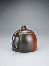 Load image into Gallery viewer, 145ml Nixing &#39;Little Kettle&#39; Teapot with Yaobian by Li Wenxin 李文新阴阳秦权
