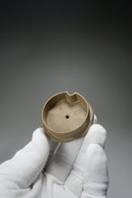 Load image into Gallery viewer, Fully Handmade Lao Duanni Pumpkin Yixing Teapot by Fan Aijuan 全手工老段泥南瓜壶 (范爱娟制) 210ml
