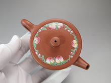 Load image into Gallery viewer, Xiao Hongni Zhitong Yixing Teapot with Diancai Bats and Peaches 点彩小红泥直筒 100ml
