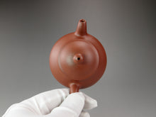 Load image into Gallery viewer, Red Jiangponi Panhu Yixing Teapot 降坡红泥潘壶 150ml
