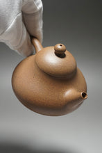 Load image into Gallery viewer, Lao Duanni Hulupiao yixing Teapot 老段泥葫芦瓢 150ml
