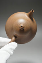 Load image into Gallery viewer, Lao Duanni Hulupiao yixing Teapot 老段泥葫芦瓢 150ml
