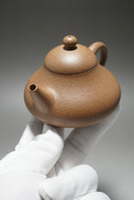 Load image into Gallery viewer, Lao Duanni Hulupiao yixing Teapot 老段泥葫芦瓢 150ml
