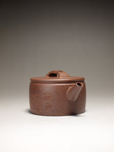 Load image into Gallery viewer, Fully Handmade Lao Duanni Hanwa Yixing Teapot with Fish Carving by Wang Kaili 全手工王凯丽制老段泥鱼乐汉瓦 150ml
