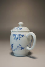 Load image into Gallery viewer, Qinghua Duck Jingdezhen Porcelain Tall Teapot 青花手绘高士壶 150ml
