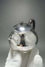 Load image into Gallery viewer, 999 Pure Silver Handmade Elegant Teapot 全手工纯银999壶 150ml
