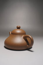 Load image into Gallery viewer, Yellow Jiangponi Hulupiao yixing Teapot 降坡黄泥葫芦瓢 150ml
