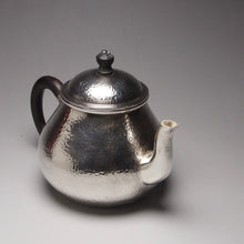 Load image into Gallery viewer, 999 Pure Silver Handmade Pear Teapot 全手工纯银999梨形壶 150ml
