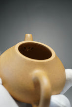 Load image into Gallery viewer, Huangjin Duan Melon Yixing Teapot 黄金段匏瓜 150ml

