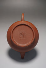 Load image into Gallery viewer, Fully Handmade Hongpilong Yinchun Shuiping Yixing Teapot by Tang Mengfei 全手工唐梦飞红皮龙寅春水平  150ml
