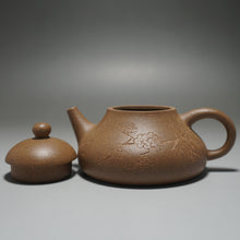 Load image into Gallery viewer, Lao Duanni Hulupiao yixing Teapot with Carvings 老段泥匏瓜带刻绘 150ml

